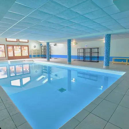 Appartement 2 Au Pied Des Pistes Avec Piscine Interieure - Fr-1-505-228 *